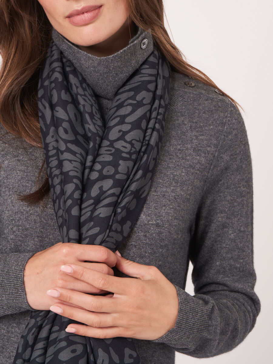 Woven printed scarf image number 2