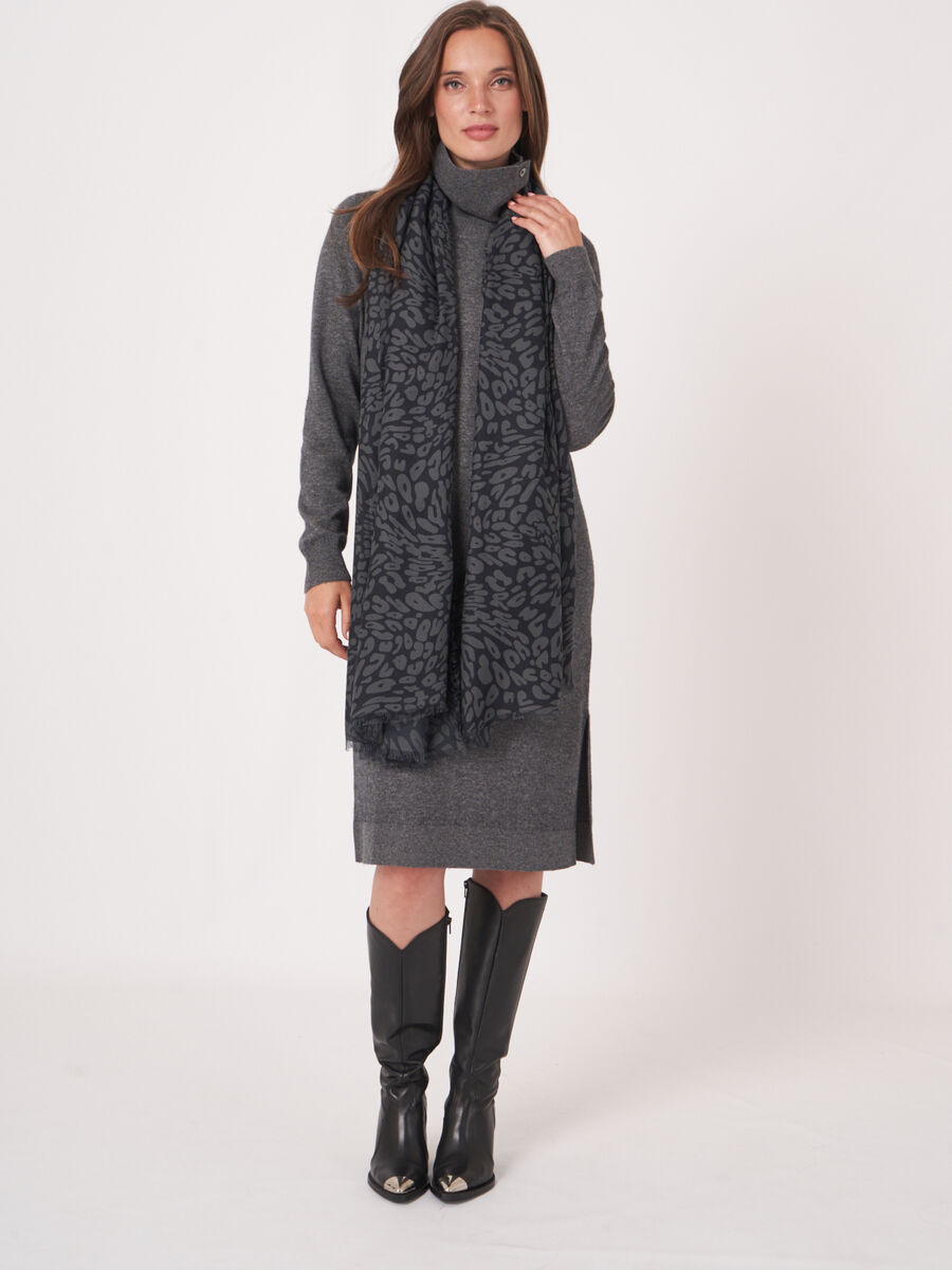 Woven printed scarf image number 3