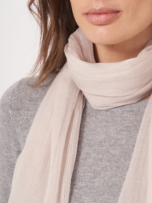 Lightweight scarf in wrinkled look image number 2