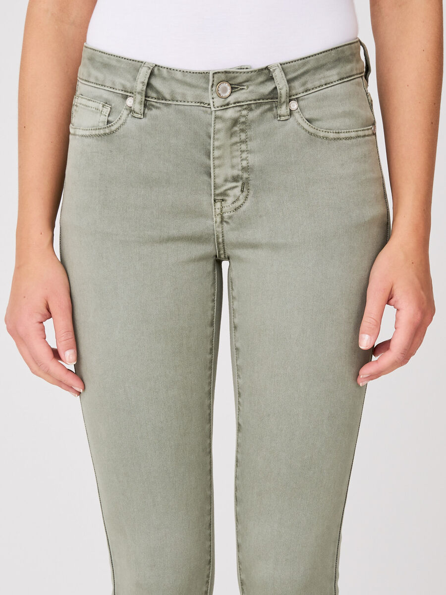 Skinny women's pants image number 2