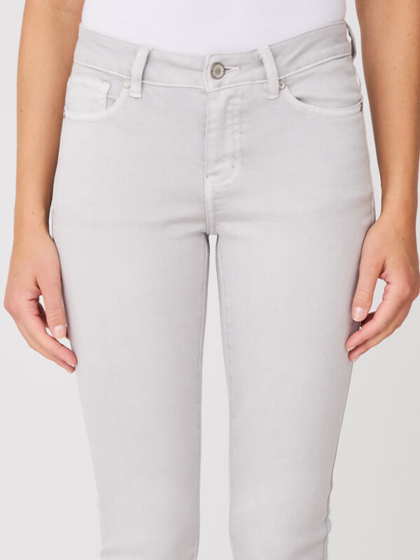 Skinny women's pants image number 2
