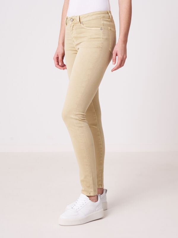 Skinny women's pants image number 3