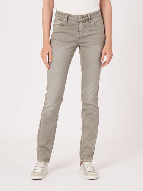 Jean &agrave; jambe droite