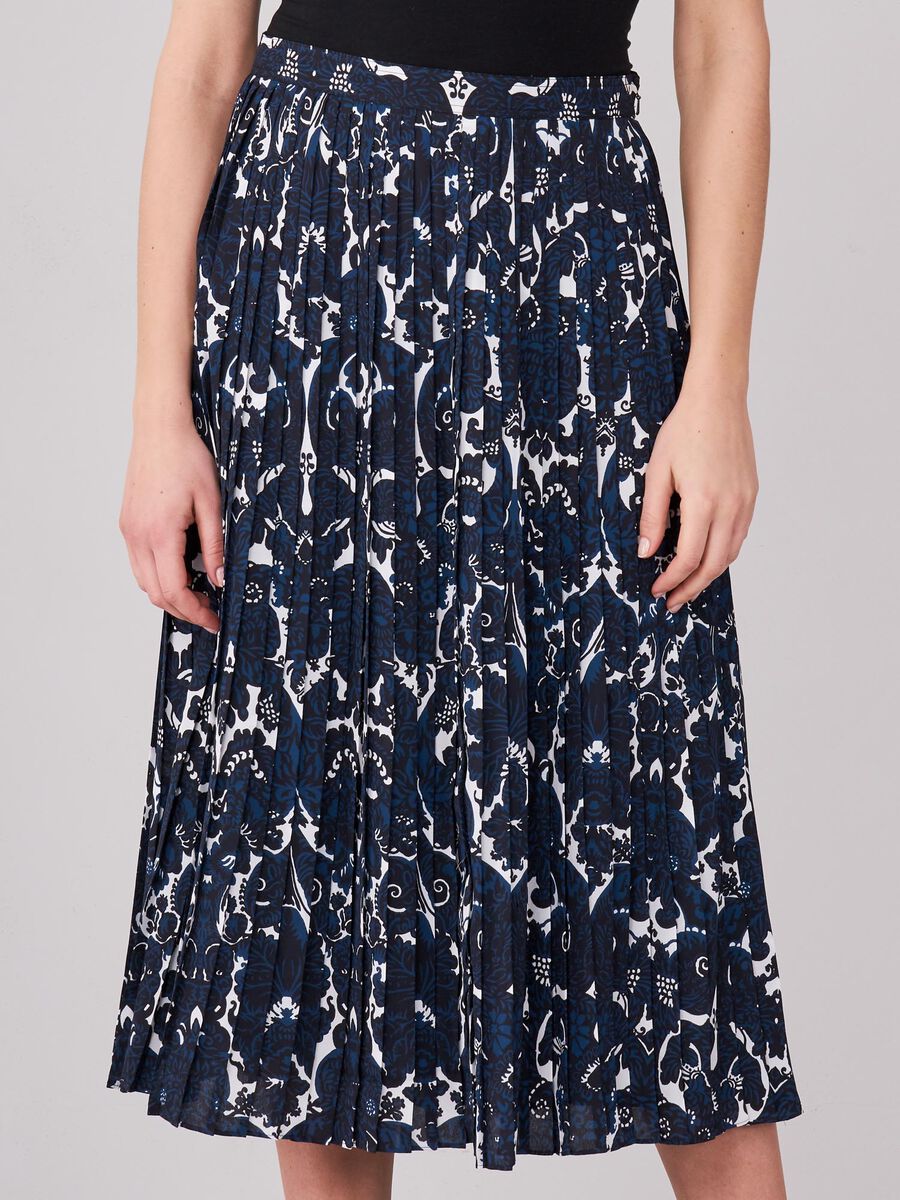 Pleated skirt with brocade print image number 3