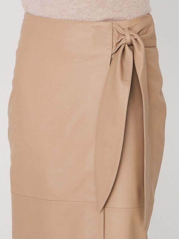 Overslagrok met strik van leer image number 2