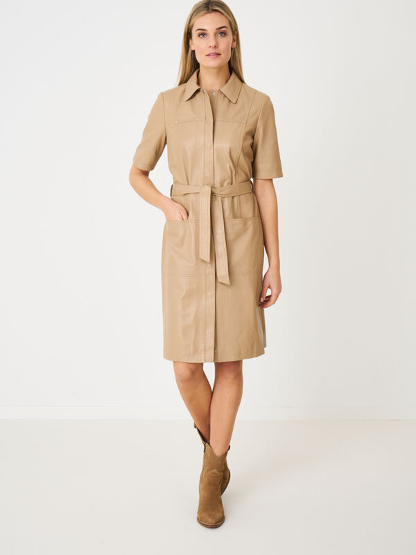 Robe chemise en cuir avec ceinture image number 3