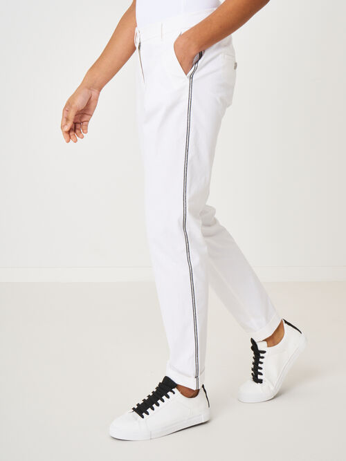 Dames stretch chino met metallic strepen