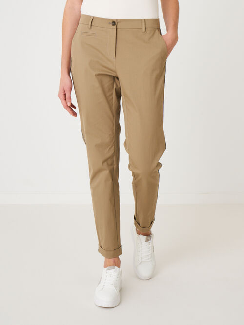 Dames stretch chino met metallic strepen