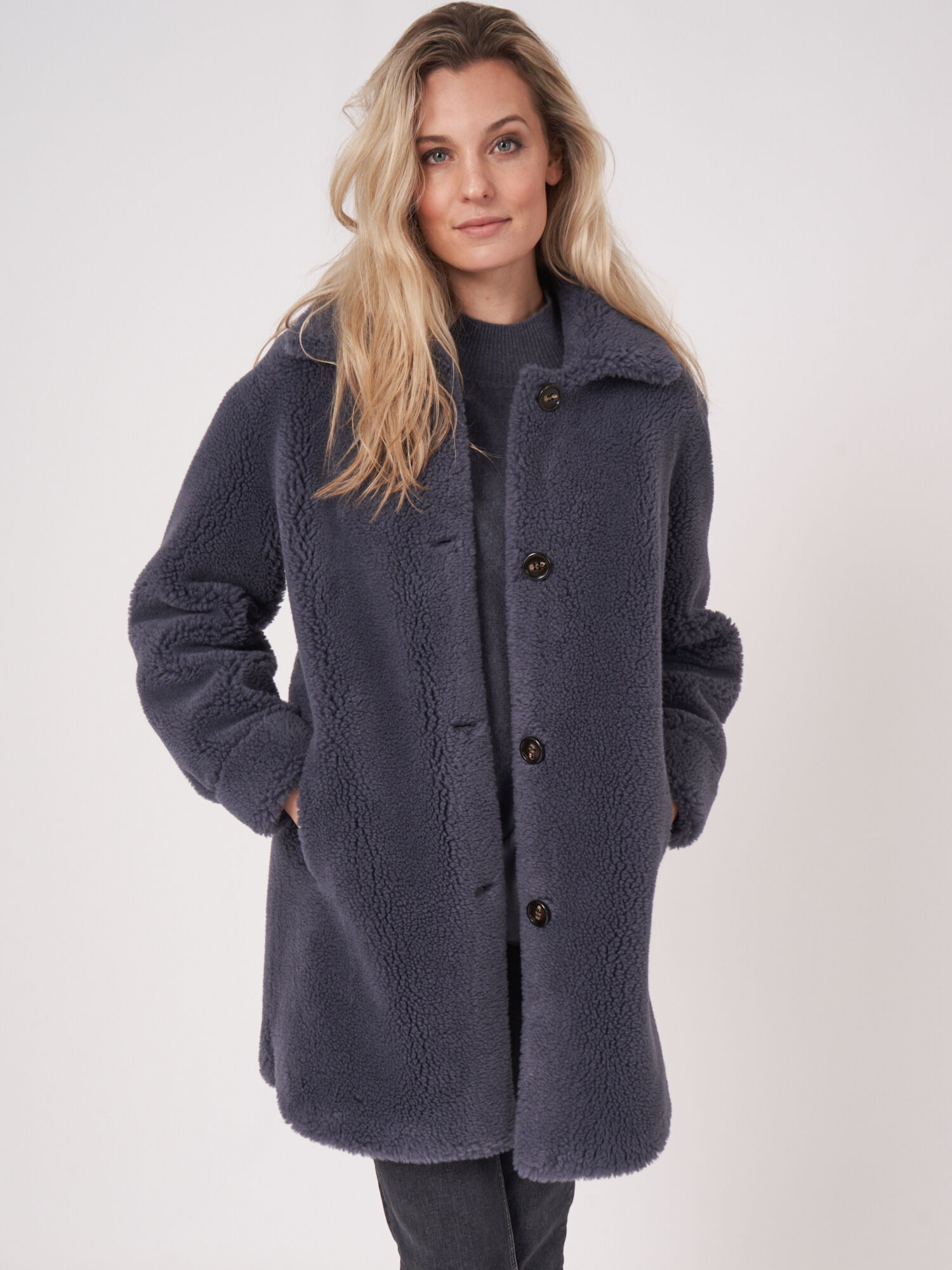 Women's Mid length reversible faux shearling coat | REPEAT cashmere