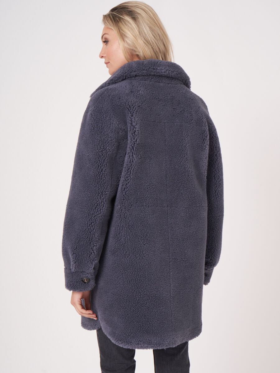 Mittellanger faux Shearling Mantel mit Wendefunktion image number 2
