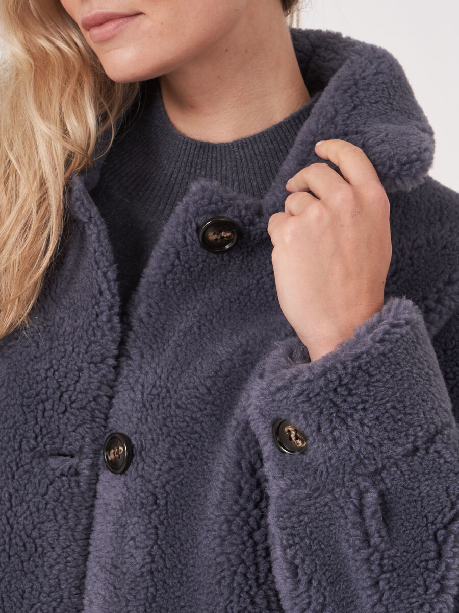 Mittellanger faux Shearling Mantel mit Wendefunktion image number 3