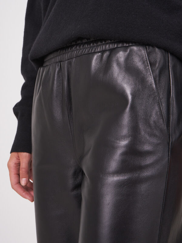 Locker geschnittene Lederhose image number 2