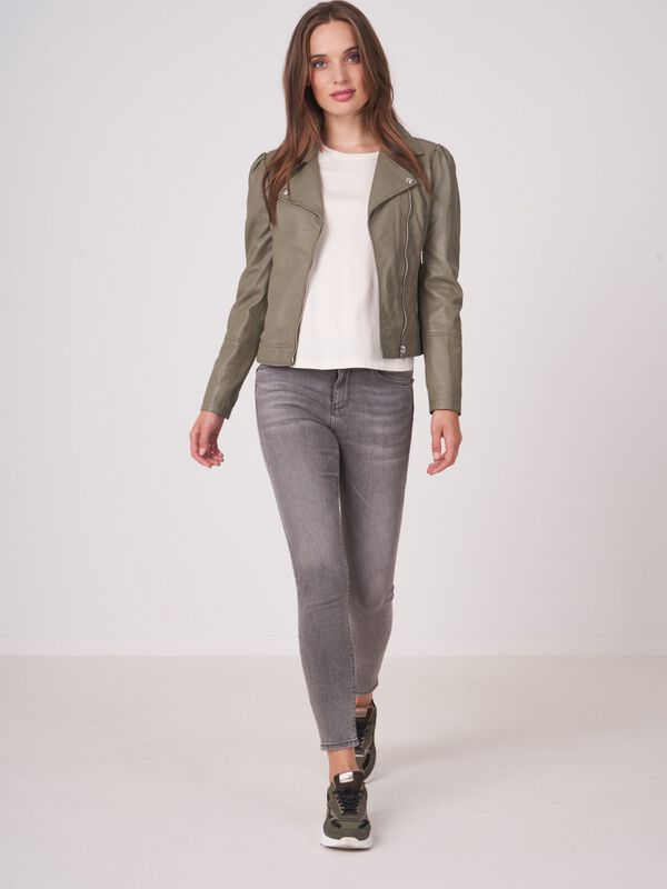 Leren bikerjas met pofmouwen image number 3