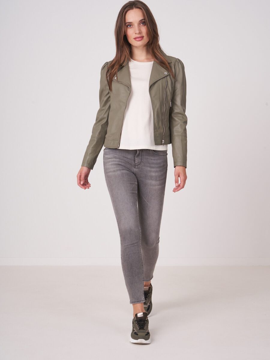 Leren bikerjas met pofmouwen image number 3