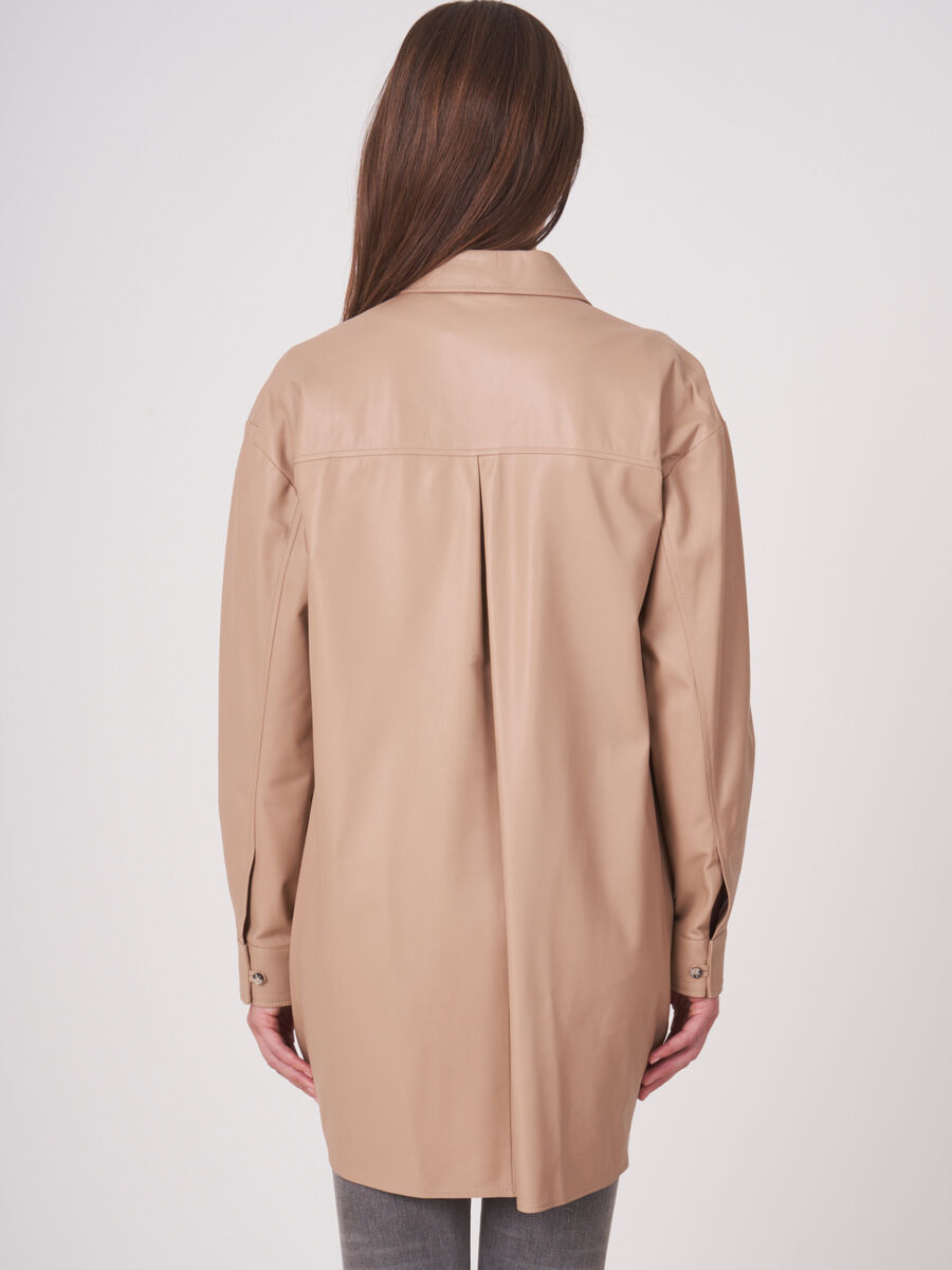Chemisier long en cuir image number 3