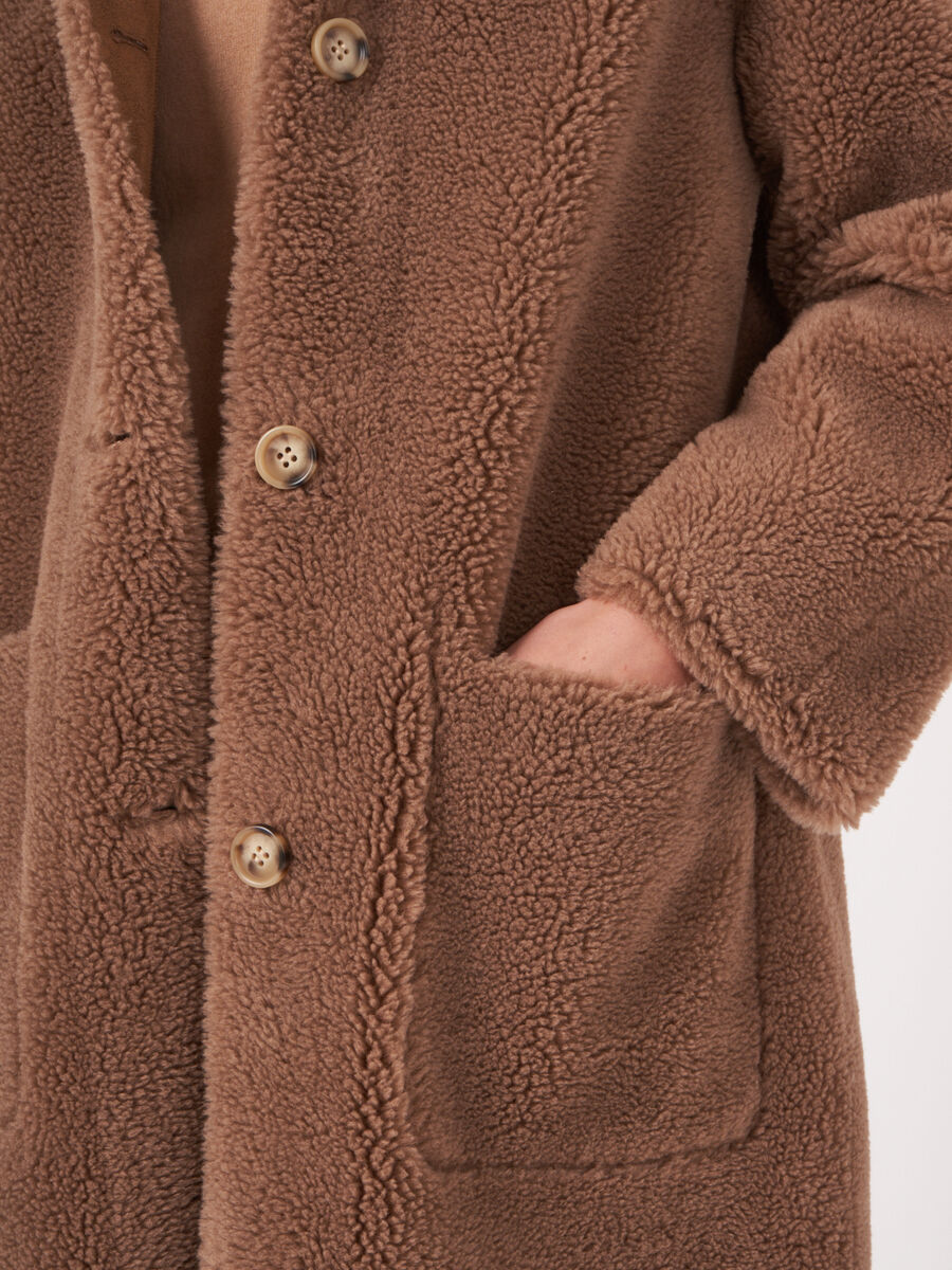 Omkeerbare faux shearling jas met capuchon image number 3