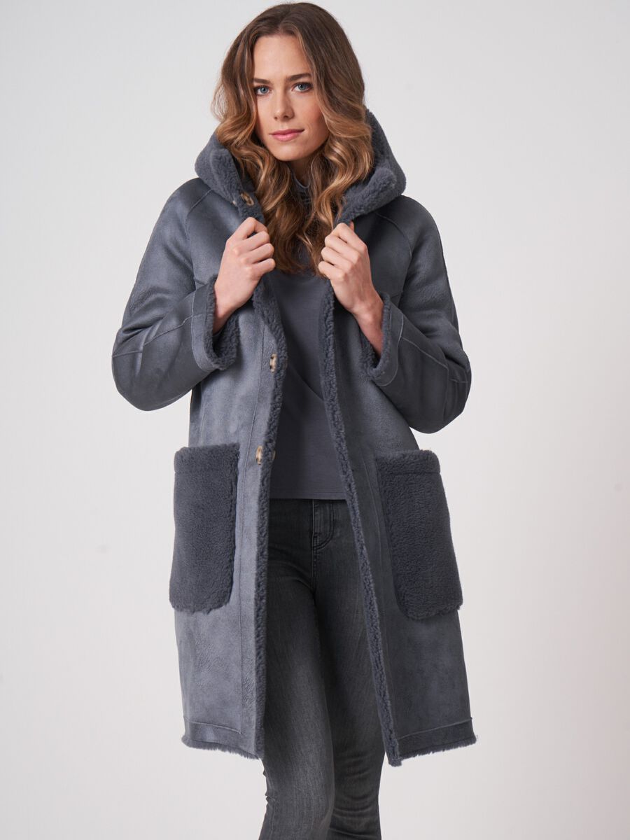 Langer wendbarer faux Shearling Mantel mit Kapuze image number 5