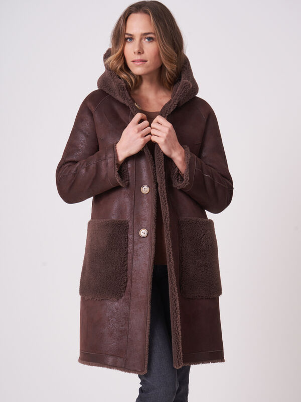 Langer wendbarer faux Shearling Mantel mit Kapuze image number 5