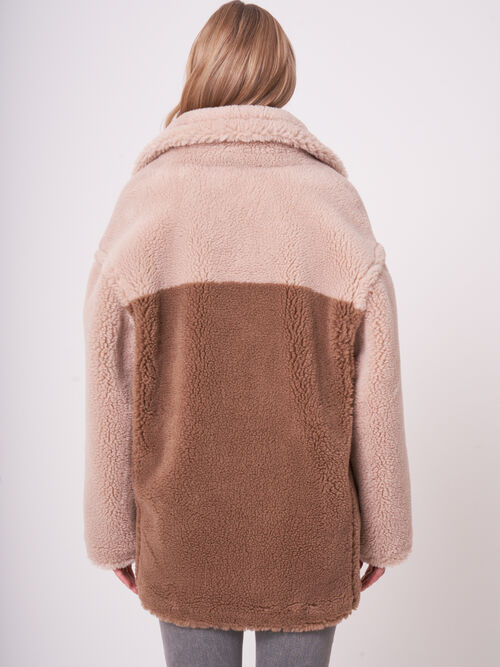 Tweekleurige omkeerbare faux shearling jas