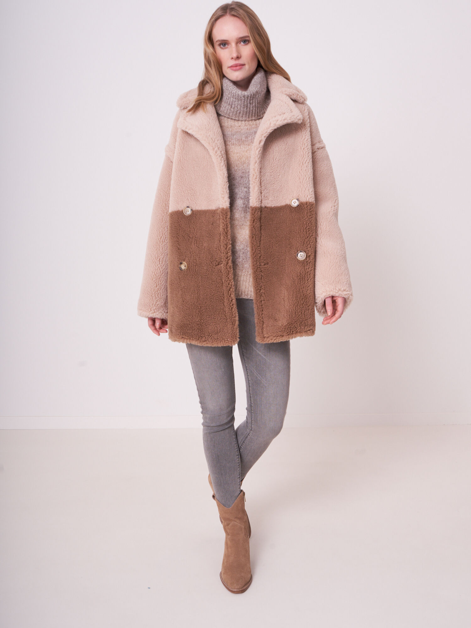 Women's Two-tone reversible faux shearling coat | REPEAT cashmere