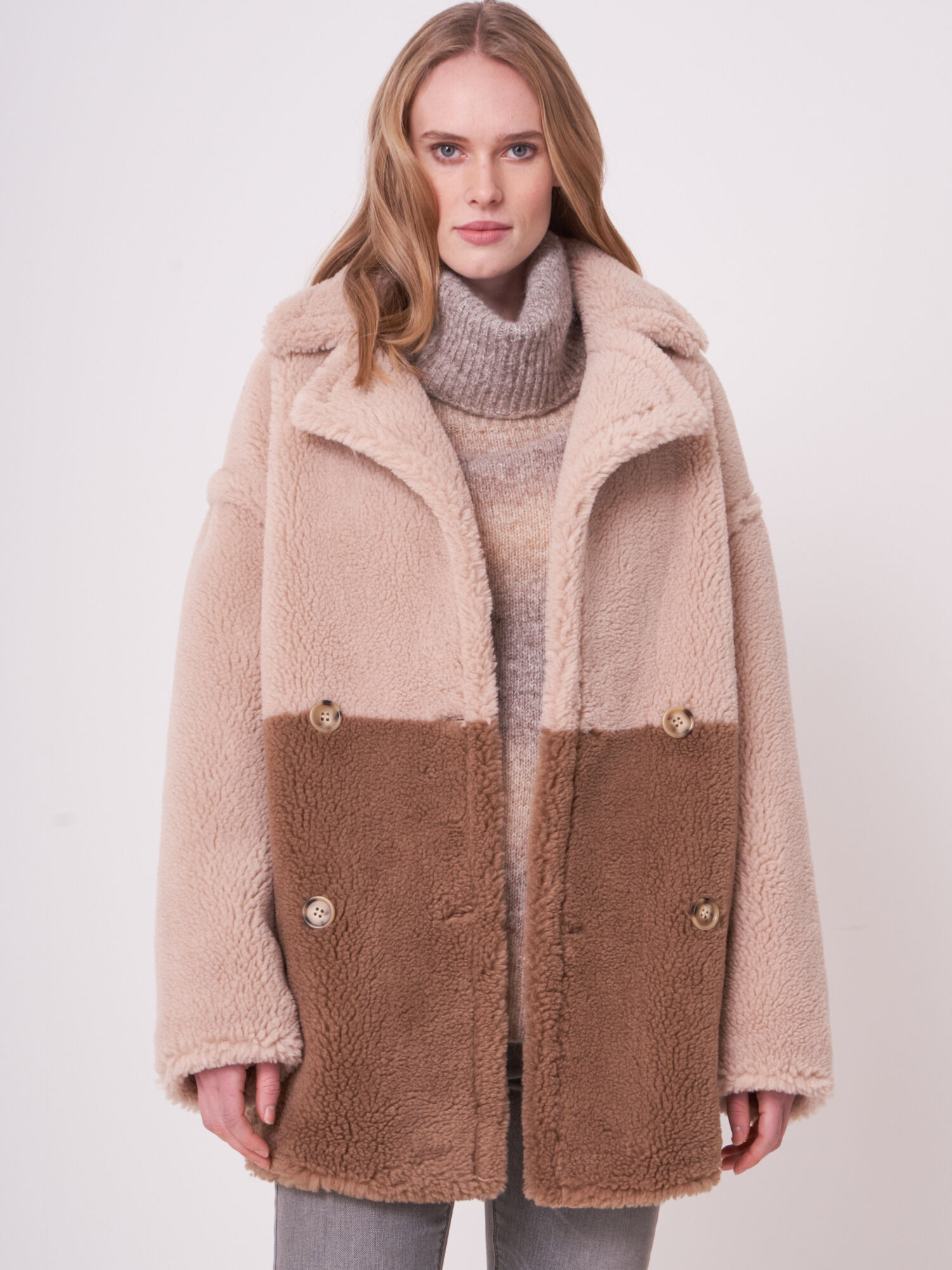 Women's Two-tone reversible faux shearling coat | REPEAT cashmere
