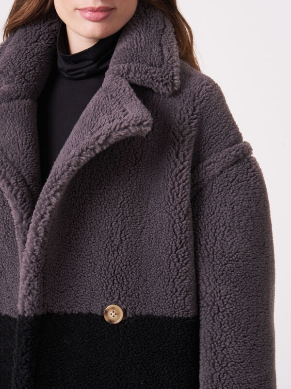 Tweekleurige omkeerbare faux shearling jas image number 3