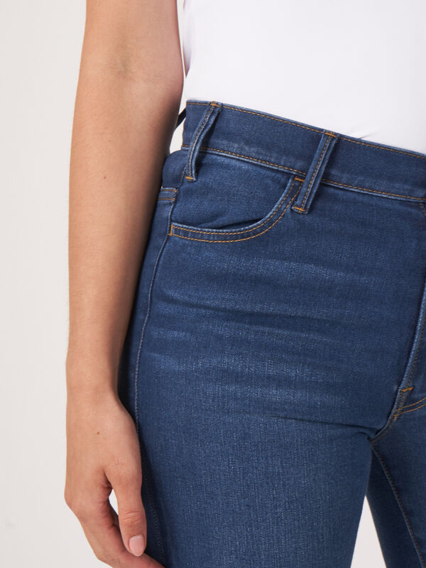 Bootcut jeans broek met gerafelde zoom image number 3