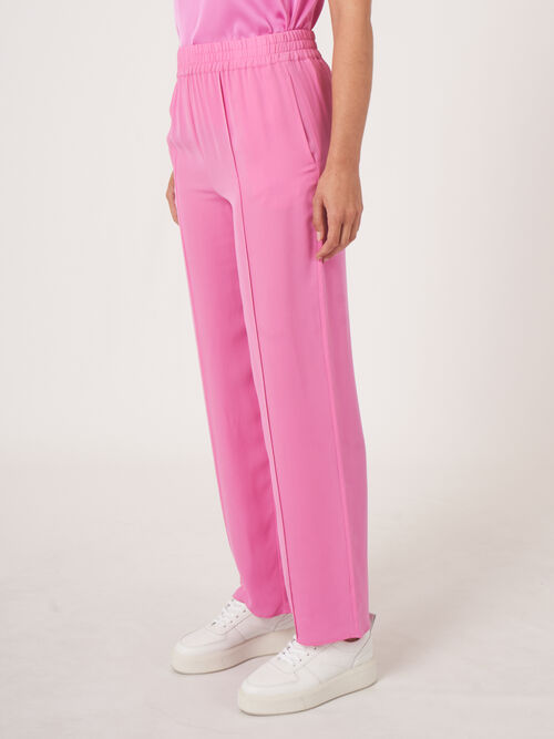 Locker geschnittene Seidenhose