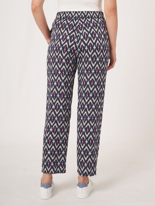 Seidenhose mit Ikat-Print