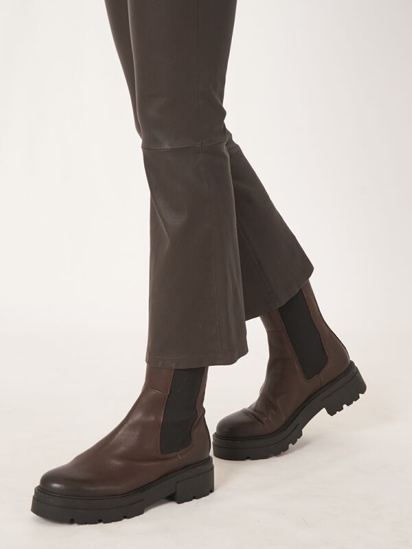 Korte bootcut leren broek image number 3