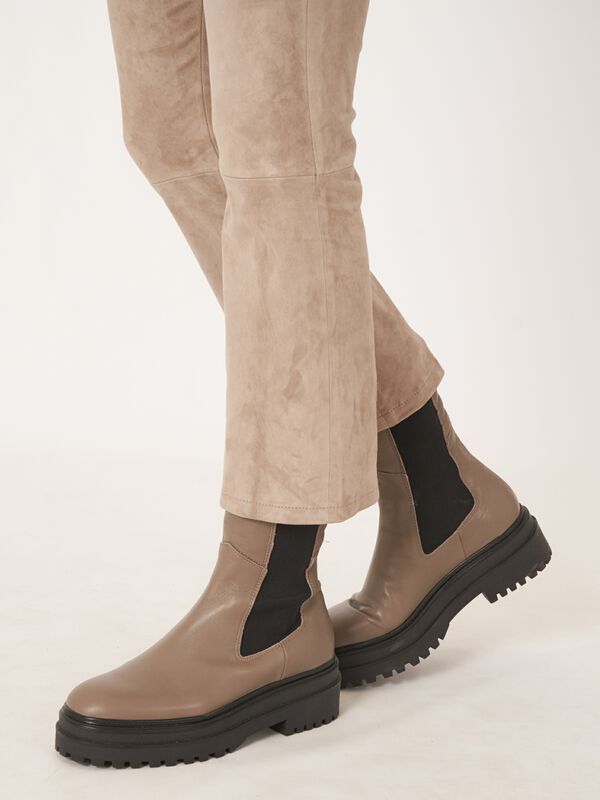 Cropped bootcut suede pants image number 3