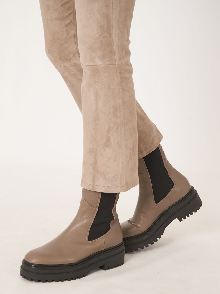 Cropped bootcut suede pants image number 3