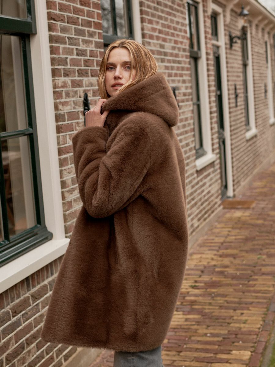 Omkeerbare faux fur jas met capuchon image number 9
