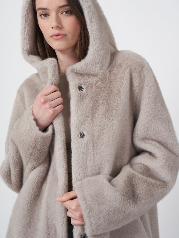 Omkeerbare faux fur jas met capuchon image number 1