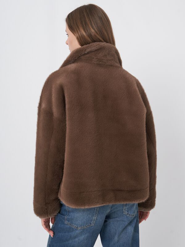 Korte omkeerbare faux fur jas image number 5