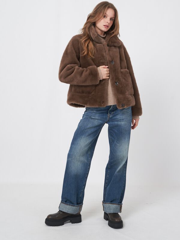 Korte omkeerbare faux fur jas image number 3