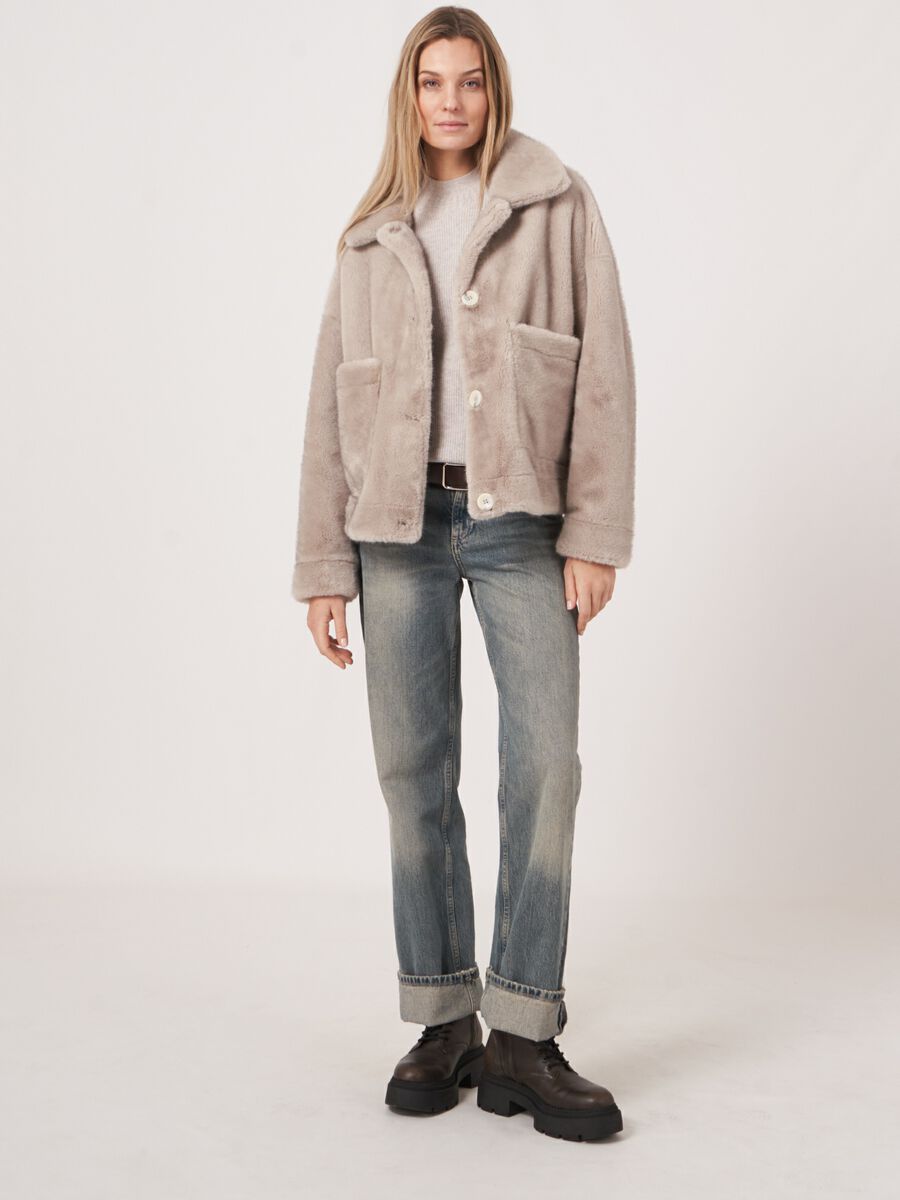 Korte omkeerbare faux fur jas image number 1