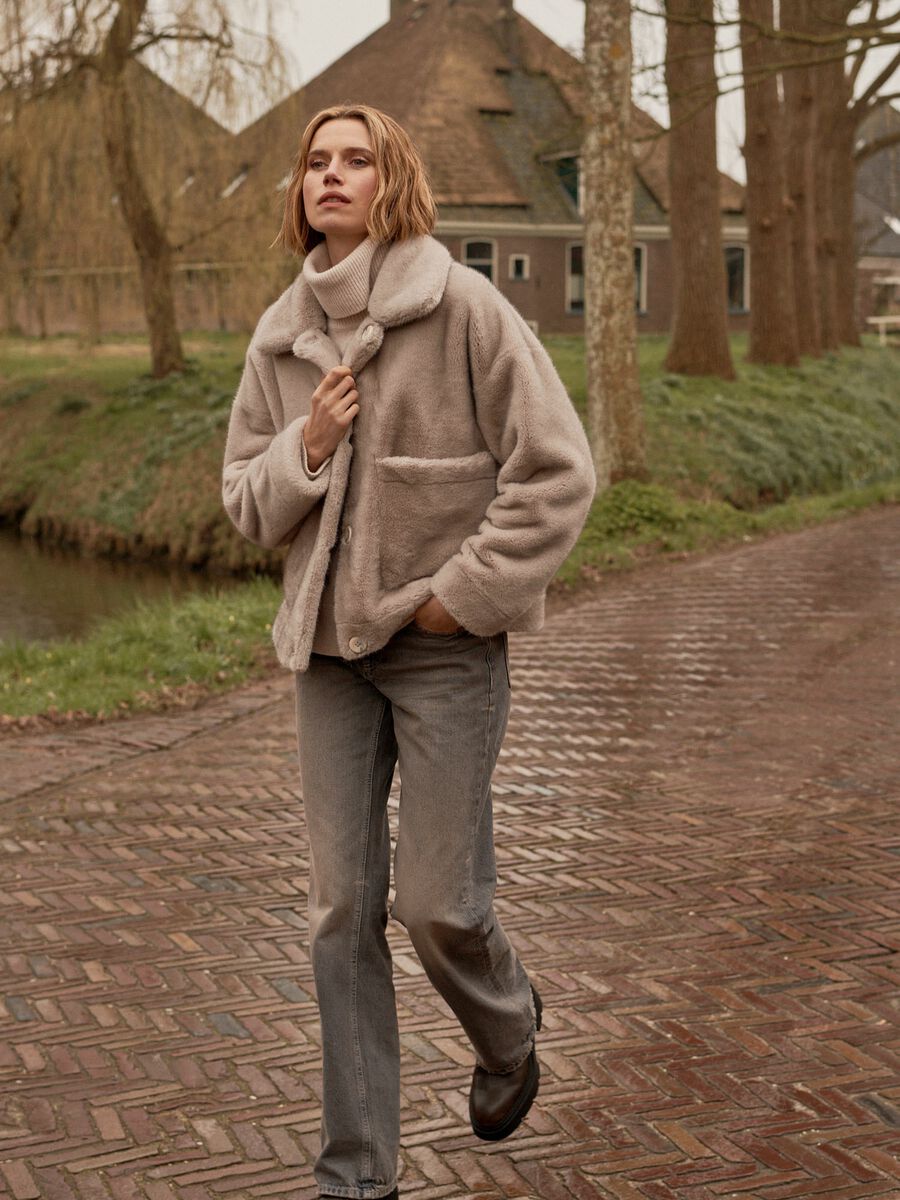 Korte omkeerbare faux fur jas image number 10