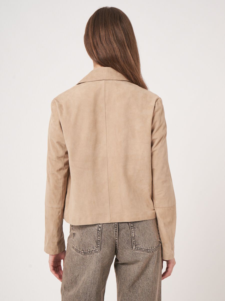 Veste courte femme en daim &mdash; col chemise & style repeat image number 4