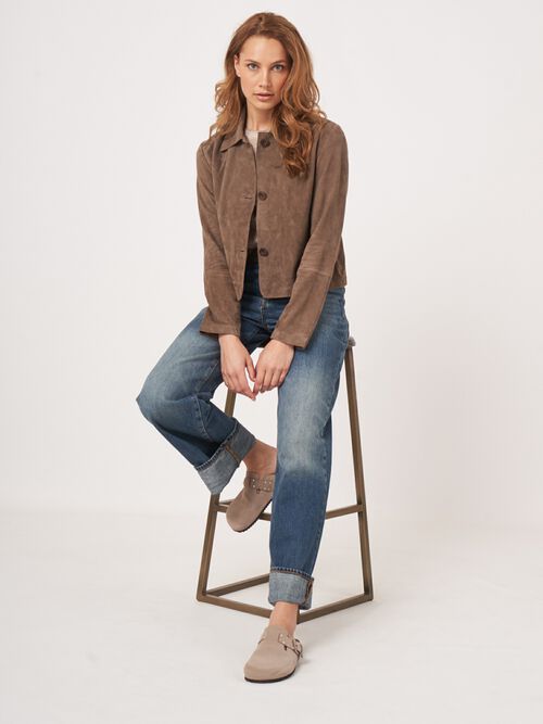 Boxy suède damesjas met knopen en zakken