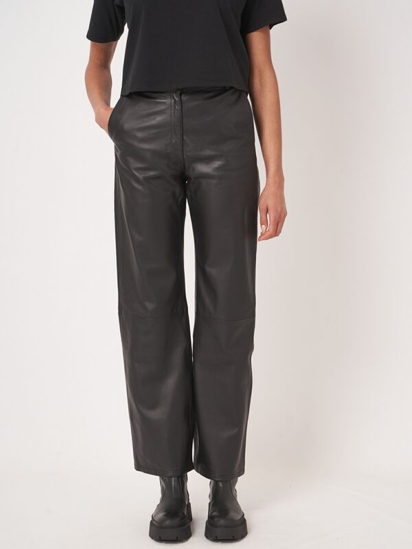 Leren damesbroek met straight leg en moderne look image number 4