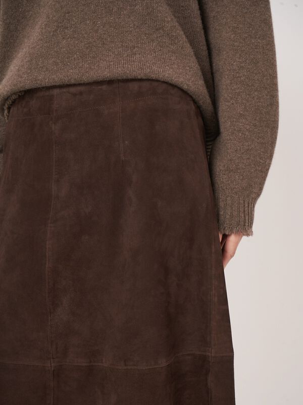 Jupe midi évasée en daim – élégance intemporelle image number 3