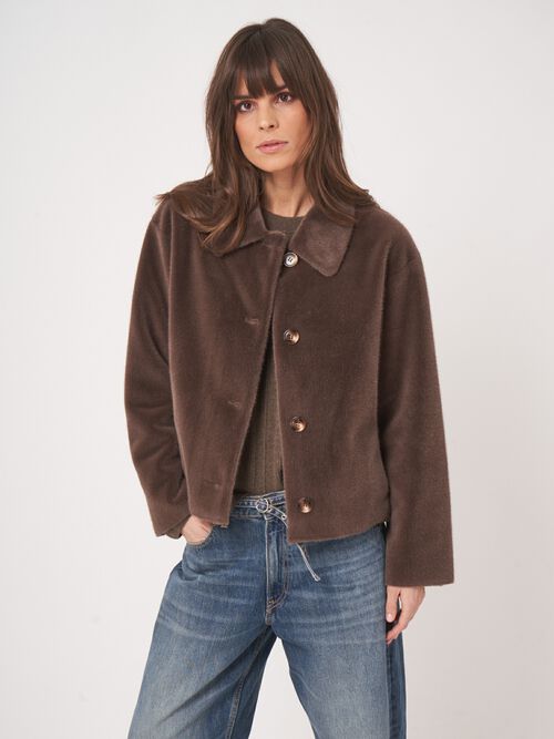 Veste courte en fausse fourrure