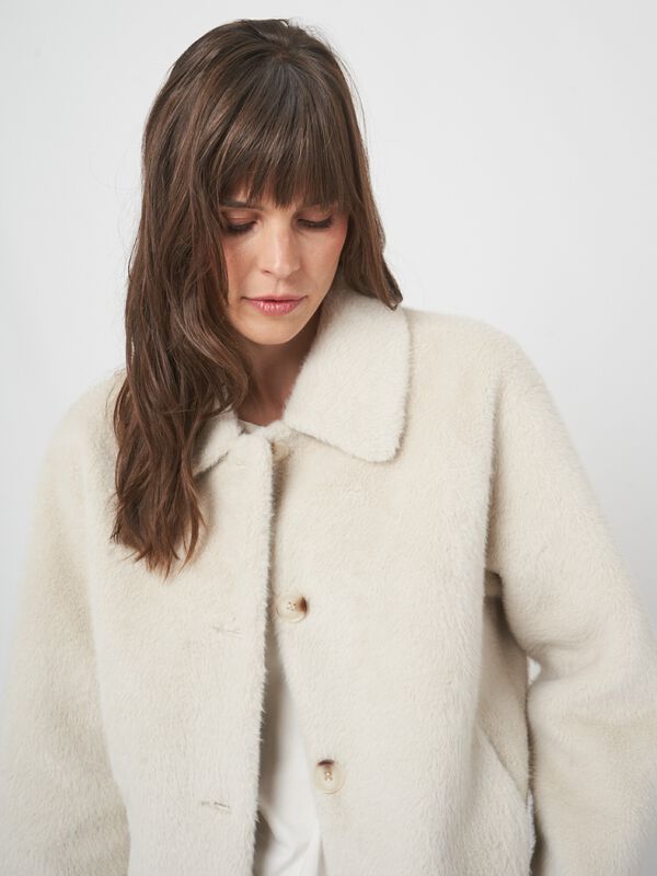 Kurze Faux-Fur-Jacke - weich & stilvoll image number 2