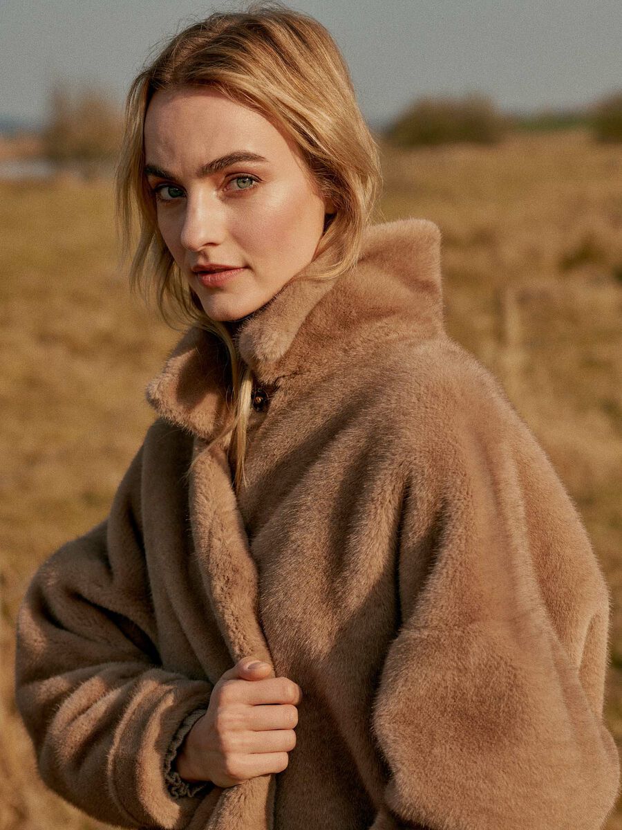 Oversized jas van faux mink - luxe en veelzijdig image number 2