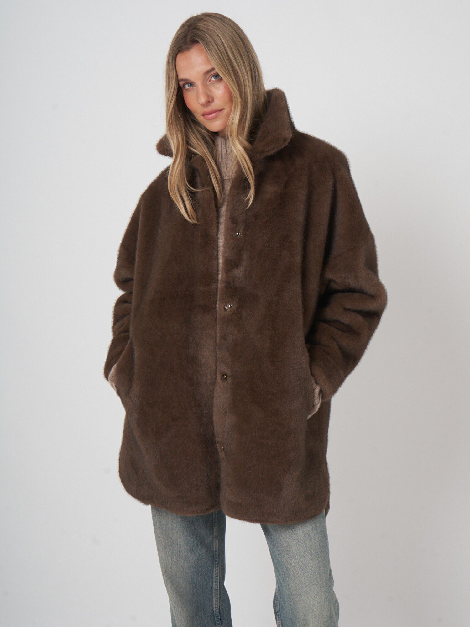 Omkeerbare oversized jas van faux mink - luxe en veelzijdig afbeelding