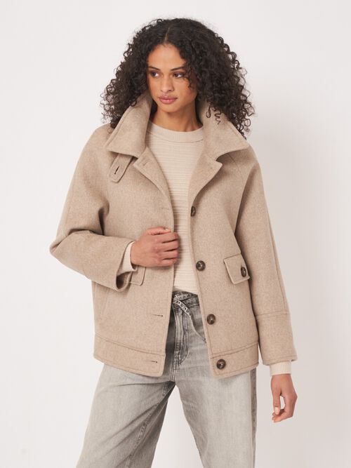 Casual-elegant wool jacket with pockets