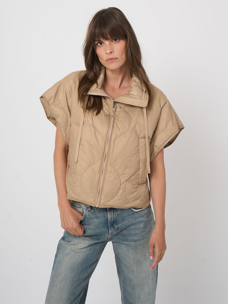 Quilted down cape vest with stand-up collar image number 1