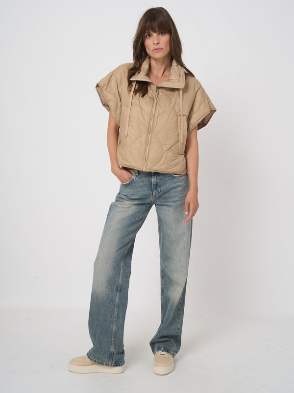 Cape-gilet en duvet matelass&eacute; &agrave; col montant image number 4