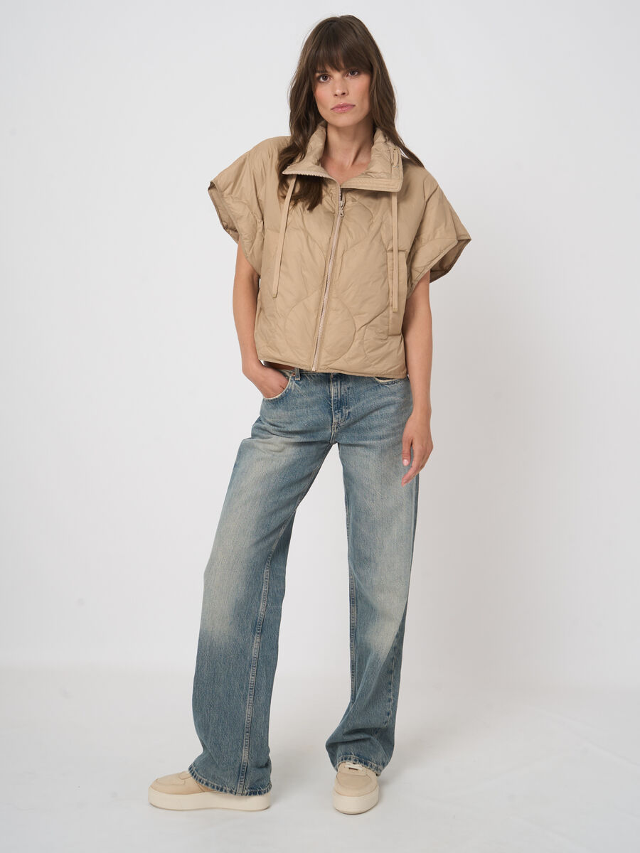 Quilted down cape vest with stand-up collar image number 4